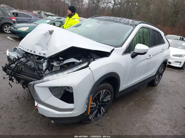 JA4ATWAA0SZ011126 2025 MITSUBISHI ECLIPSE CROSS - Image 2