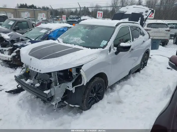 JA4ATWAA1SZ024502 2025 MITSUBISHI ECLIPSE CROSS - Image 2