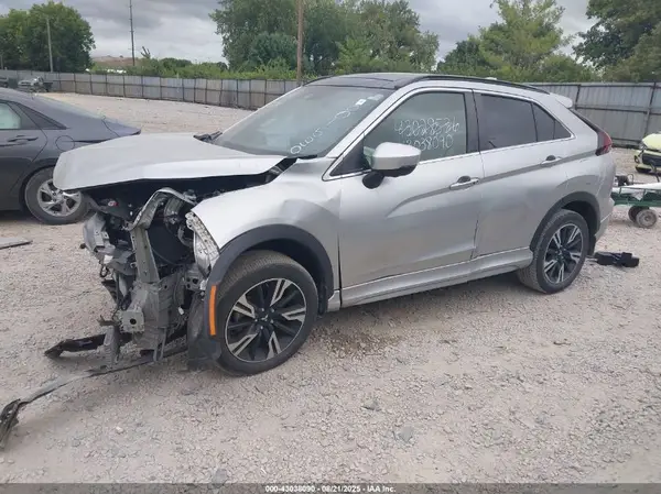 JA4ATWAA2PZ001530 2023 MITSUBISHI ECLIPSE CROSS - Image 2
