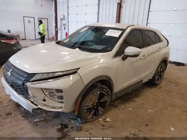 JA4ATWAA2RZ003992 2024 MITSUBISHI ECLIPSE CROSS - Image 2