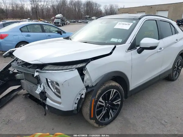 JA4ATWAA4PZ002145 2023 MITSUBISHI ECLIPSE CROSS - Image 2