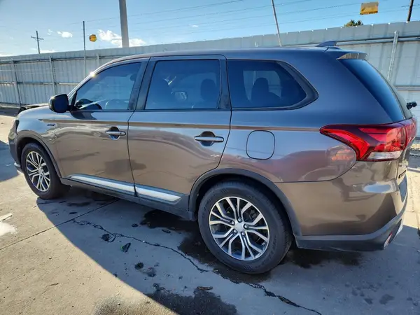 JA4AZ2A30HZ008650 2017 MITSUBISHI OUTLANDER - Image 2