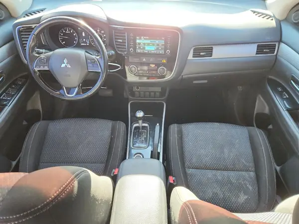 JA4AZ2A30HZ008650 2017 MITSUBISHI OUTLANDER - Image 8
