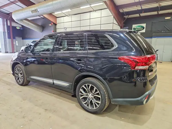 JA4AZ2A30HZ025514 2017 MITSUBISHI OUTLANDER - Image 2