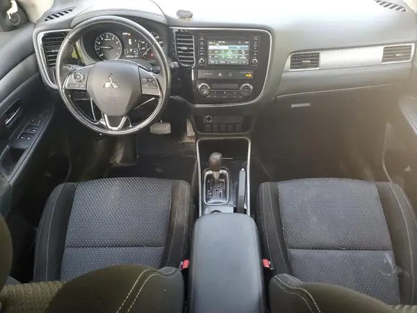 JA4AZ2A30HZ025822 2017 MITSUBISHI OUTLANDER - Image 8