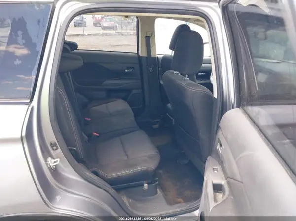 JA4AZ2A30HZ028087 2017 MITSUBISHI OUTLANDER - Image 8