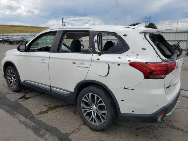 JA4AZ2A30HZ041387 2017 MITSUBISHI OUTLANDER - Image 2