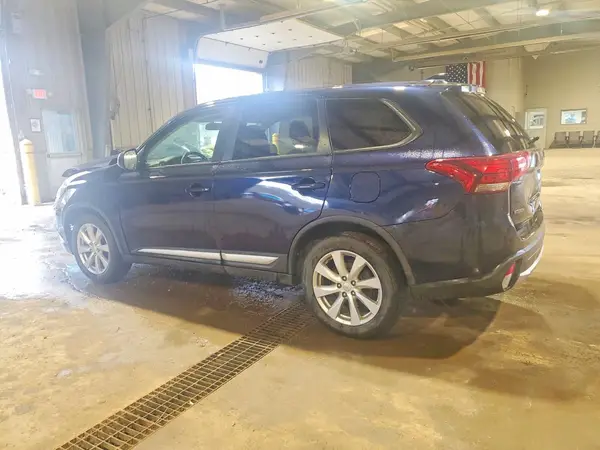 JA4AZ2A30HZ050462 2017 MITSUBISHI OUTLANDER - Image 2