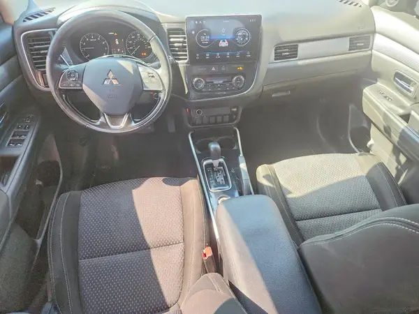 JA4AZ2A30HZ051157 2017 MITSUBISHI OUTLANDER - Image 8