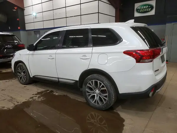 JA4AZ2A30HZ061834 2017 MITSUBISHI OUTLANDER - Image 2