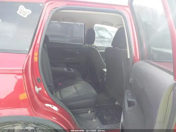JA4AZ2A30HZ068430 2017 MITSUBISHI OUTLANDER - Image 8