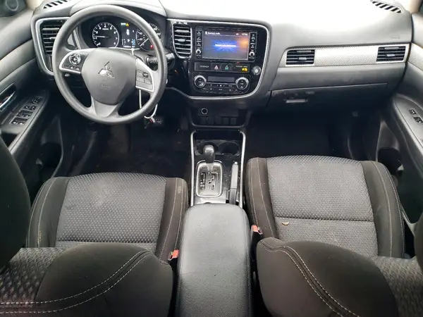 JA4AZ2A30JZ006757 2018 MITSUBISHI OUTLANDER - Image 8