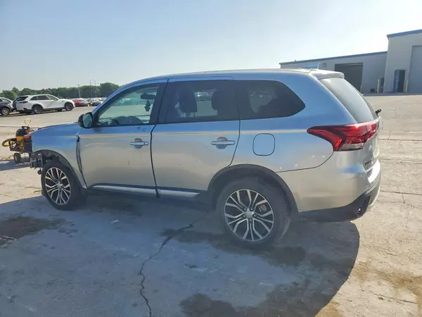 JA4AZ2A30JZ011666 2018 MITSUBISHI OUTLANDER - Image 2