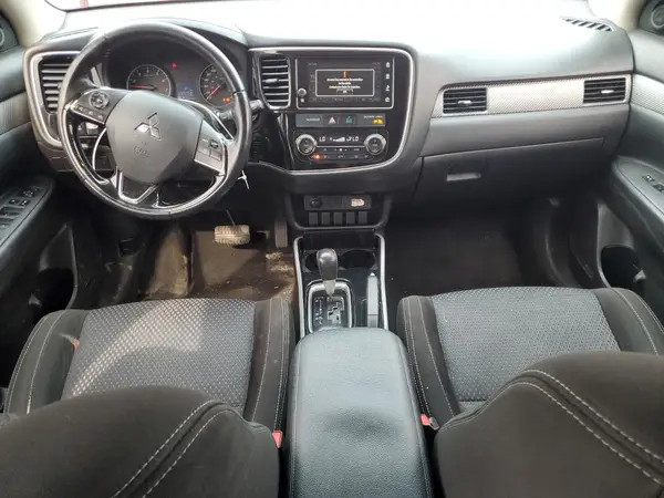 JA4AZ2A30JZ607490 2018 MITSUBISHI OUTLANDER - Image 8