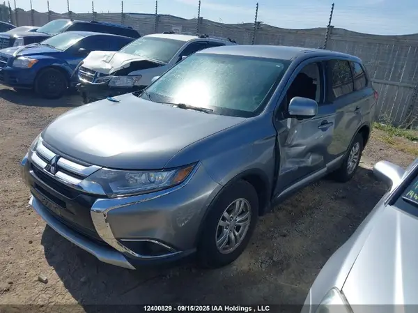 JA4AZ2A30JZ611474 2018 MITSUBISHI OUTLANDER - Image 2