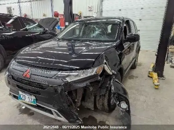 JA4AZ2A30LZ604155 2020 MITSUBISHI OUTLANDER - Image 2