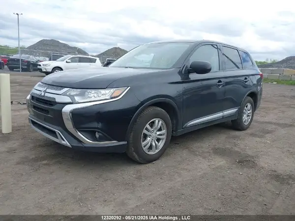 JA4AZ2A30LZ609338 2020 MITSUBISHI OUTLANDER - Image 2