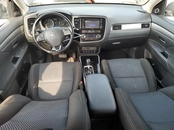 JA4AZ2A31HZ001254 2017 MITSUBISHI OUTLANDER - Image 8