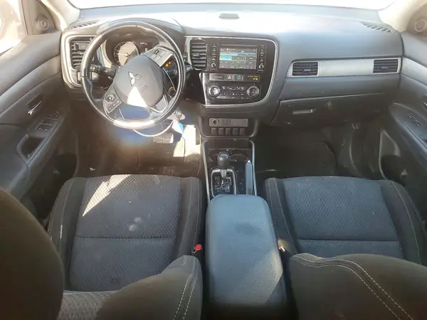 JA4AZ2A31HZ025960 2017 MITSUBISHI OUTLANDER - Image 8