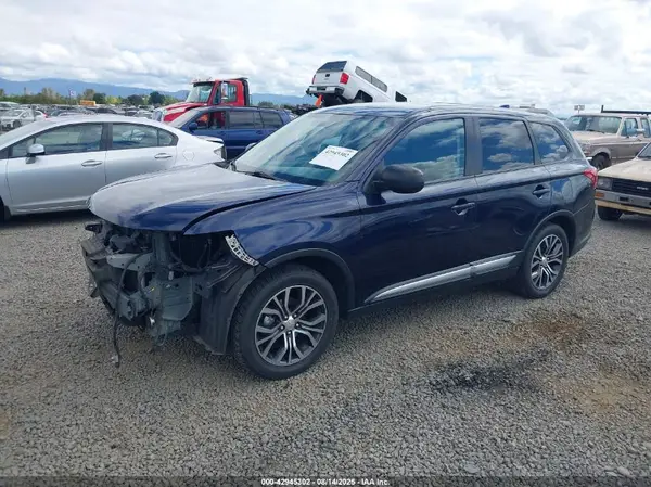 JA4AZ2A31HZ028518 2017 MITSUBISHI OUTLANDER - Image 2
