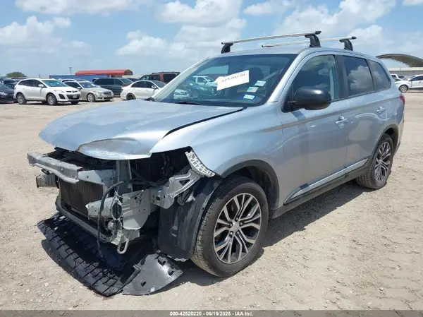 JA4AZ2A31HZ030107 2017 MITSUBISHI OUTLANDER - Image 2