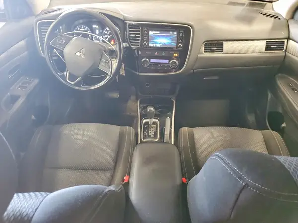 JA4AZ2A31HZ036439 2017 MITSUBISHI OUTLANDER - Image 8