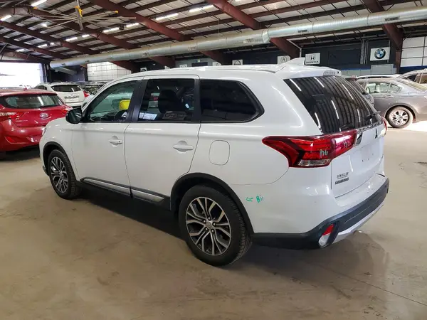 JA4AZ2A31HZ037302 2017 MITSUBISHI OUTLANDER - Image 2