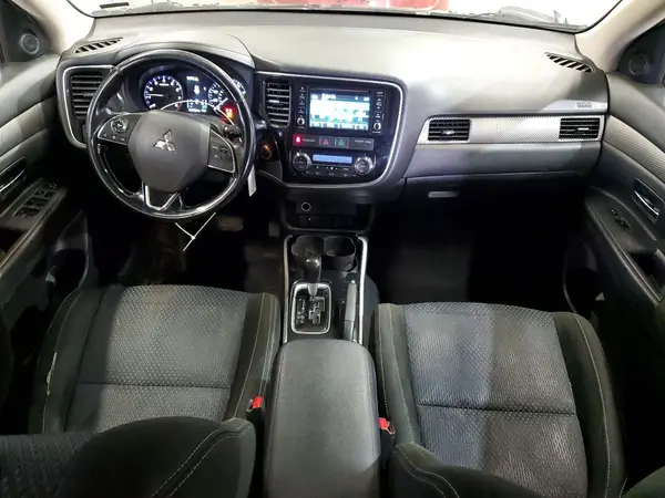 JA4AZ2A31HZ037302 2017 MITSUBISHI OUTLANDER - Image 8