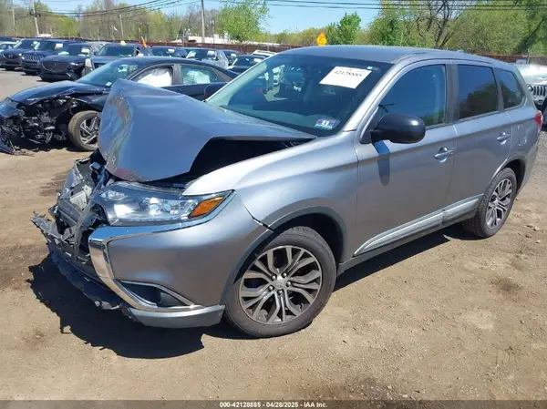JA4AZ2A31HZ052303 2017 MITSUBISHI OUTLANDER - Image 2