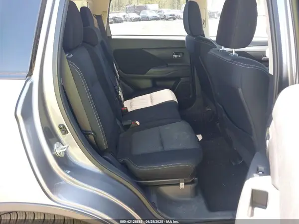JA4AZ2A31HZ052303 2017 MITSUBISHI OUTLANDER - Image 8