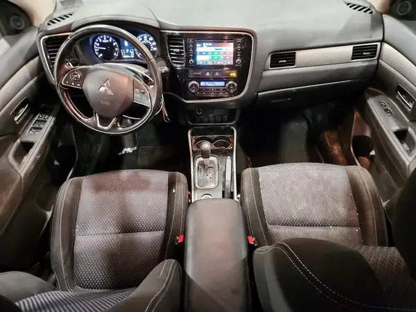 JA4AZ2A31HZ060417 2017 MITSUBISHI OUTLANDER - Image 8