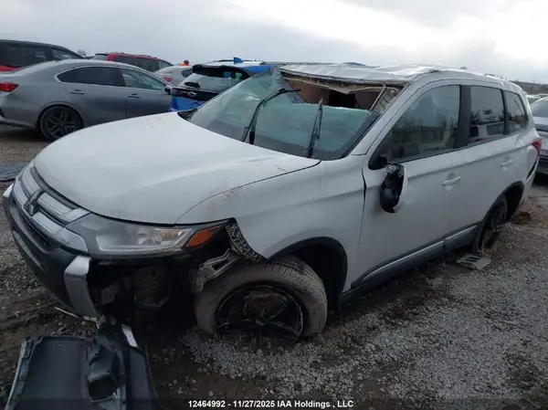 JA4AZ2A31HZ604771 2017 MITSUBISHI OUTLANDER - Image 2