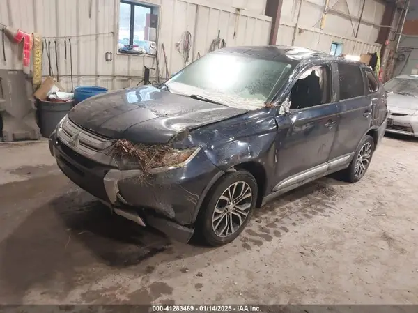 JA4AZ2A31JZ008291 2018 MITSUBISHI OUTLANDER - Image 2