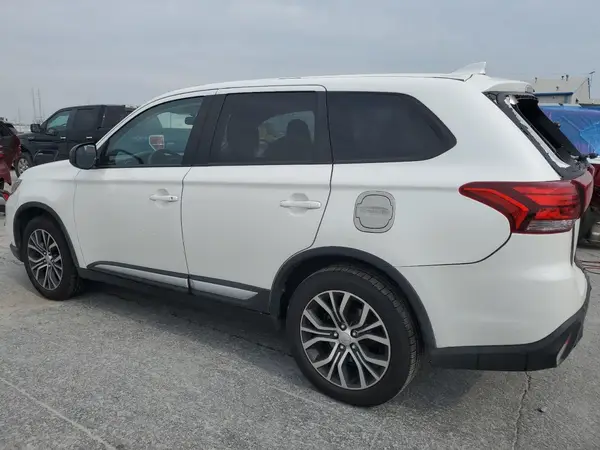 JA4AZ2A31JZ012776 2018 MITSUBISHI OUTLANDER - Image 2