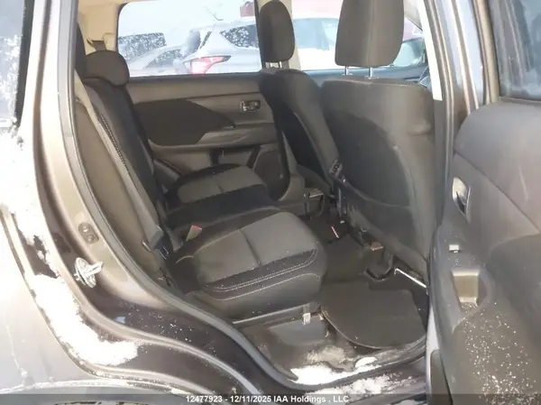 JA4AZ2A31KZ605362 2019 MITSUBISHI OUTLANDER - Image 8