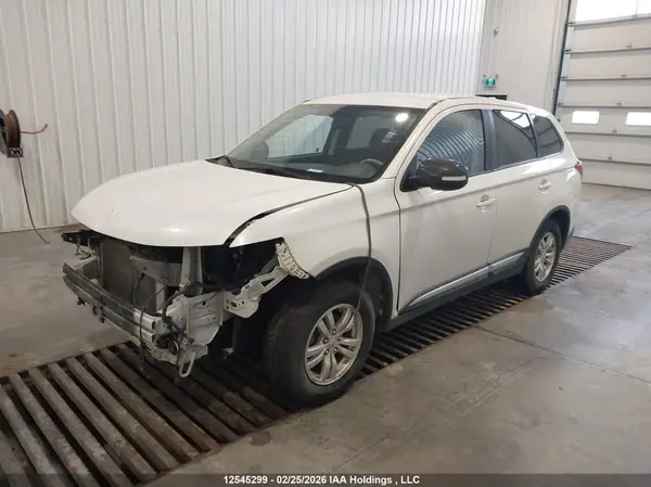 JA4AZ2A31LZ607727 2020 MITSUBISHI OUTLANDER - Image 2