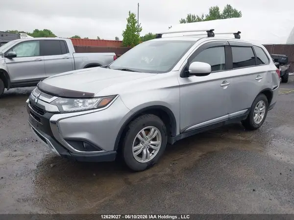 JA4AZ2A31LZ608067 2020 MITSUBISHI OUTLANDER - Image 2