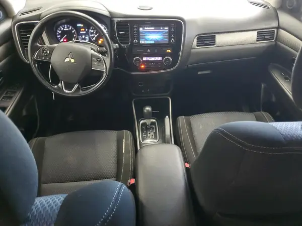 JA4AZ2A32HZ025451 2017 MITSUBISHI OUTLANDER - Image 8