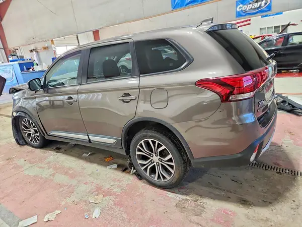 JA4AZ2A32HZ069725 2017 MITSUBISHI OUTLANDER - Image 2