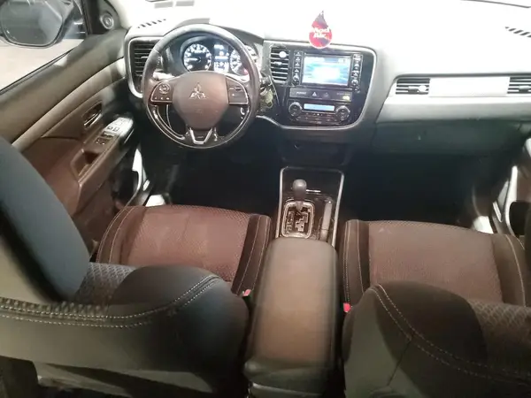 JA4AZ2A32HZ070258 2017 MITSUBISHI OUTLANDER - Image 8