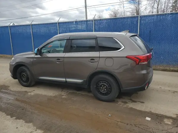 JA4AZ2A32HZ606660 2017 MITSUBISHI OUTLANDER - Image 2