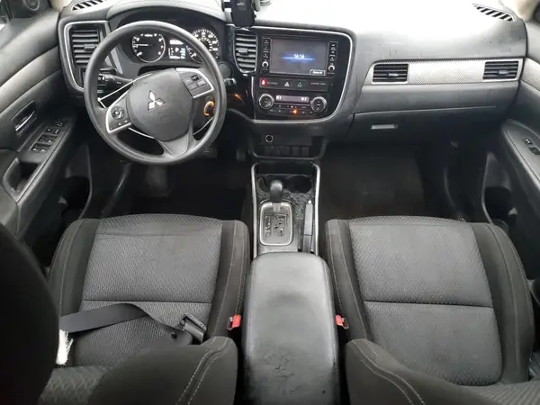 JA4AZ2A32JZ004444 2018 MITSUBISHI OUTLANDER - Image 8