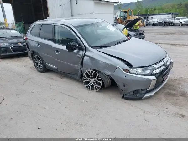 JA4AZ2A32JZ004749 2018 MITSUBISHI OUTLANDER - Image 1