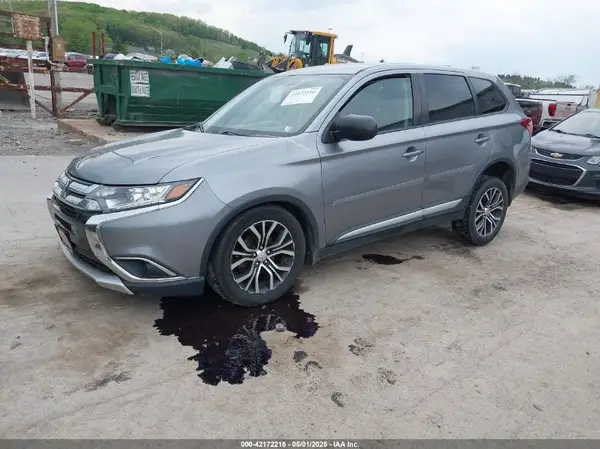 JA4AZ2A32JZ004749 2018 MITSUBISHI OUTLANDER - Image 2