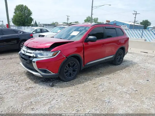 JA4AZ2A32JZ005402 2018 MITSUBISHI OUTLANDER - Image 2