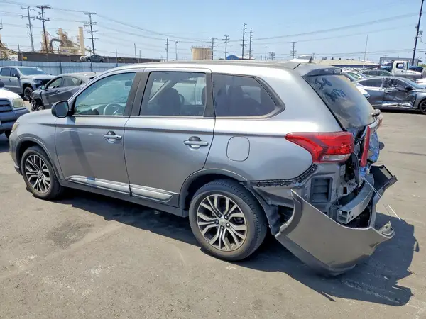 JA4AZ2A32JZ010311 2018 MITSUBISHI OUTLANDER - Image 2