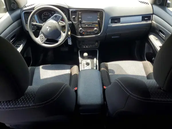 JA4AZ2A32JZ010311 2018 MITSUBISHI OUTLANDER - Image 8