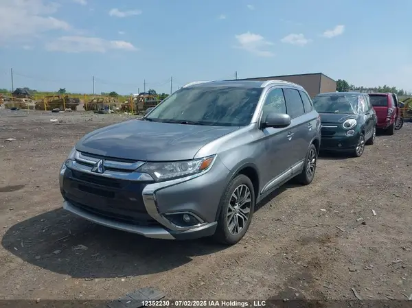JA4AZ2A32JZ600248 2018 MITSUBISHI OUTLANDER - Image 2