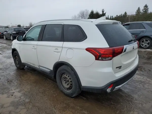 JA4AZ2A32JZ606633 2018 MITSUBISHI OUTLANDER - Image 2