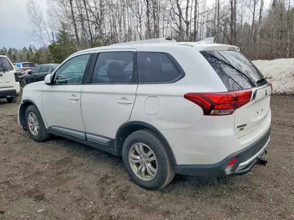 JA4AZ2A32JZ612688 2018 MITSUBISHI OUTLANDER - Image 2